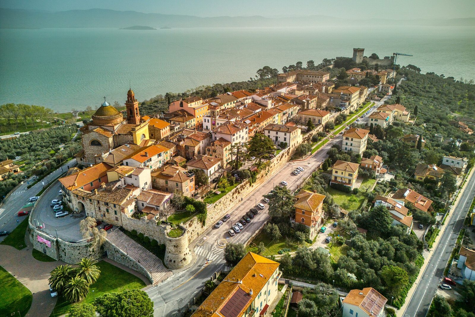 Castiglione del Lago, Umbria — lake