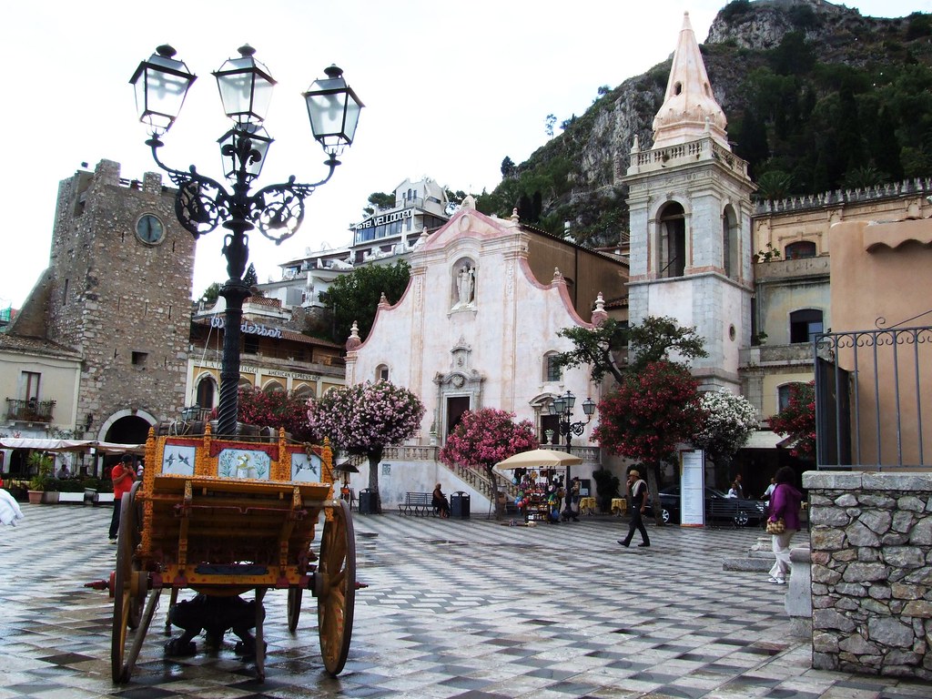 taormina-sicilia-italy