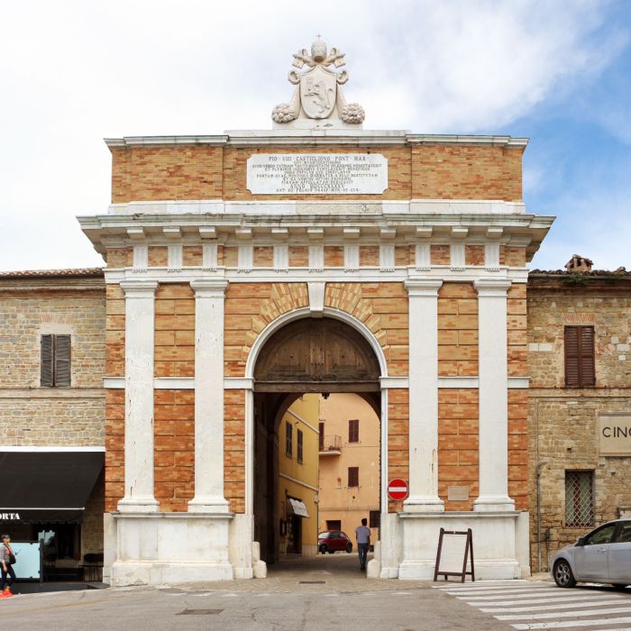 Cingoli,_porta_pia_01