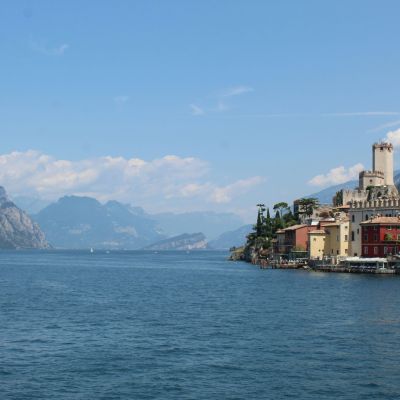 maximilian-hUnA2BML464-unsplash